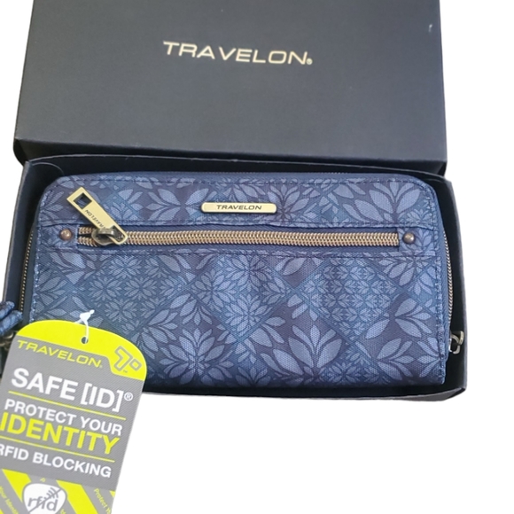 Travelon Handbags - NWT TRAVELON  RFID ID PROTECTING WRIST PURSE/WALLET